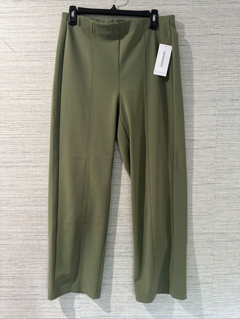 Bernardo Travel Collection Fall Trouser Pants Women’s Size Large Olive Green